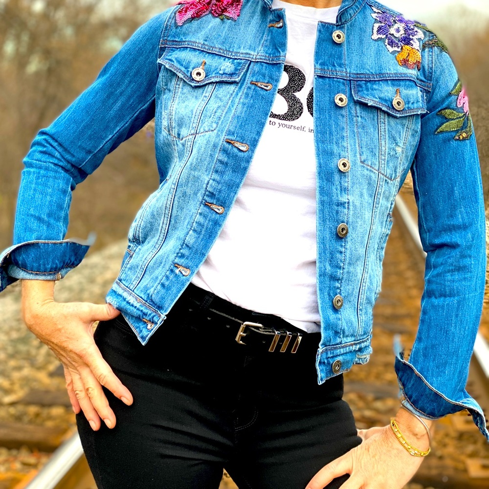 Jean fitted blue jacket, size xs, with lace embellishments